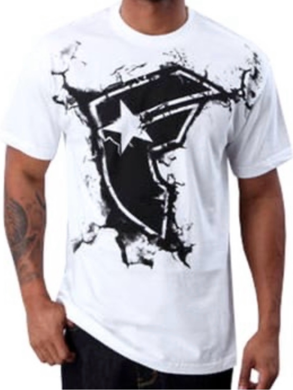 Vintage Famous Stars and Straps White & Black Graphic Tshirt Y2K Size M